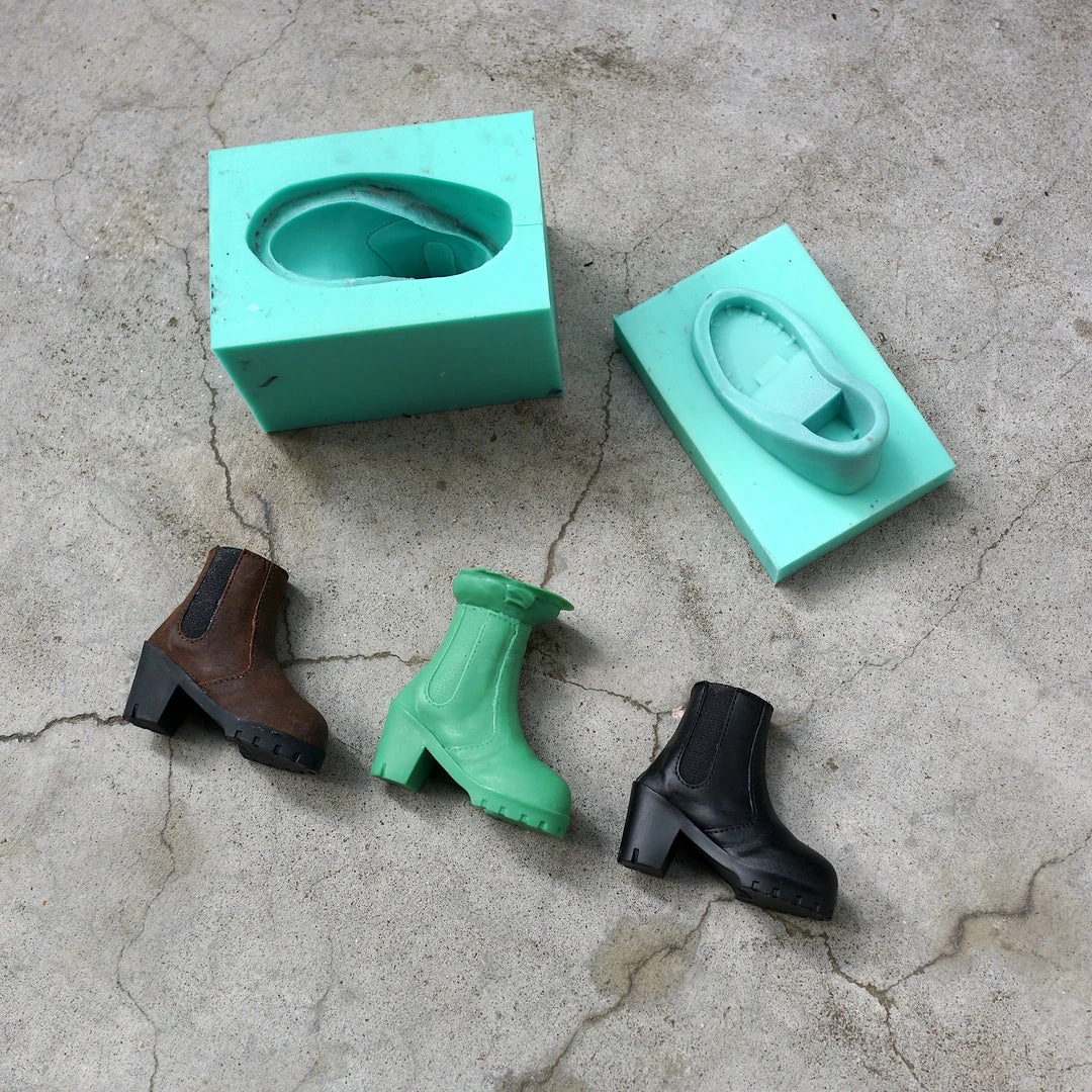 KL Chelsea Boots (Vinyl Black)